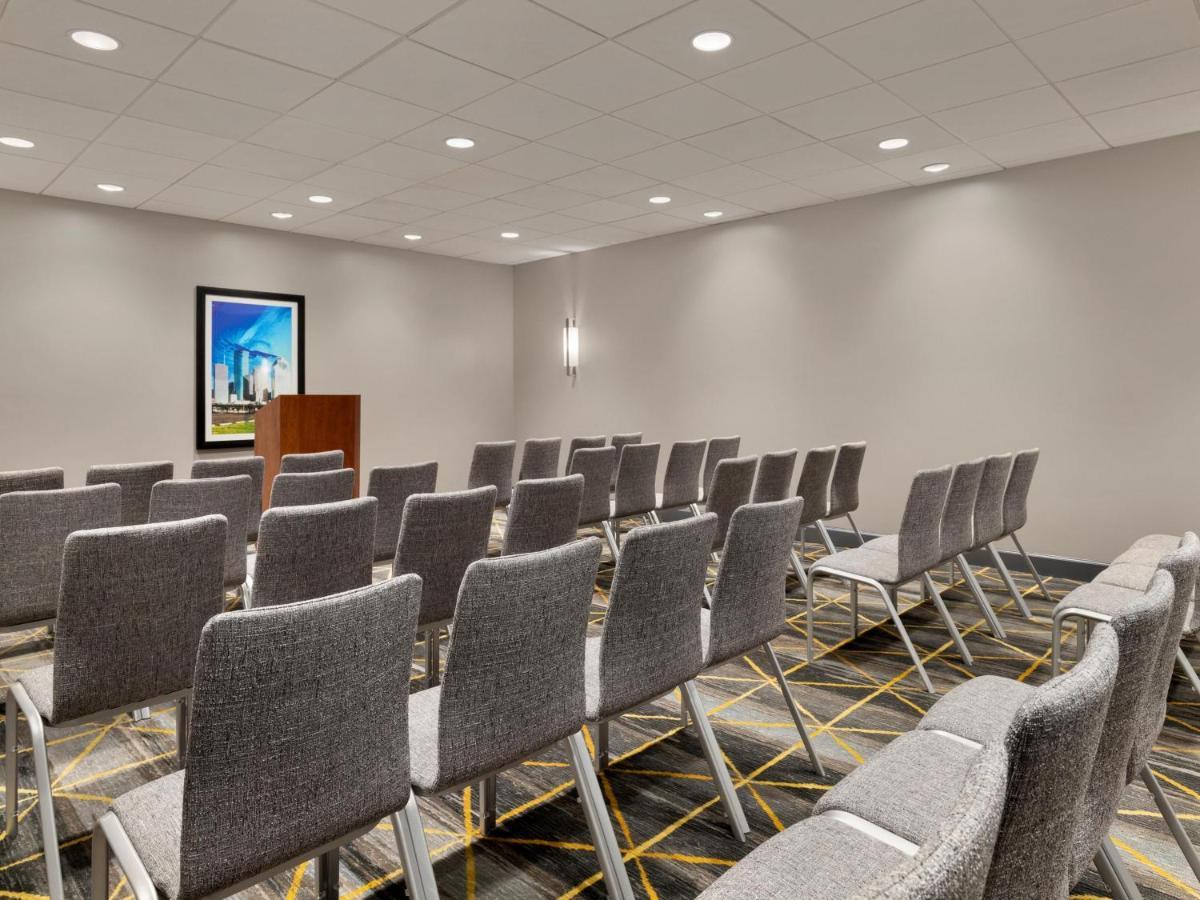 Toledo - I-80/90 By Ihg Maumee