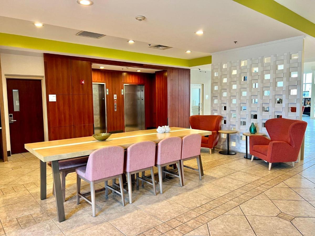 Toledo - I-80/90 By Ihg Maumee