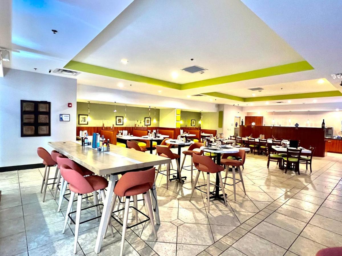 Hotel Toledo - I-80/90 By Ihg 3*